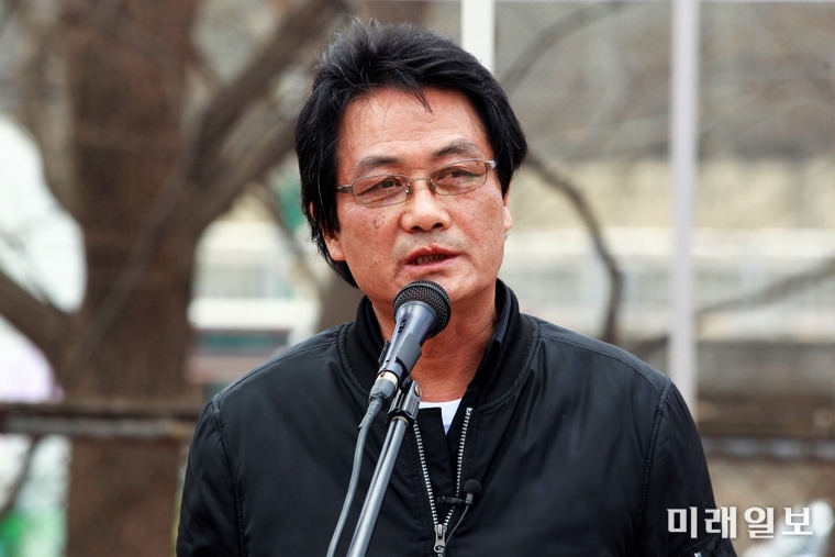 10일 오후 서울 은평구 북한산 야외 캠프장에서 개최된 월남참전전국유공자총연맹, 지도자 취임식 및 2020 전반기 공공사업단 발대식에서 서영수 국민연대 의장 및 월남찬전유공자총연맹 감사가 2020년 전반기 봉사단 발대식 개회사를 하고 있다./사진=장건섭 기자
