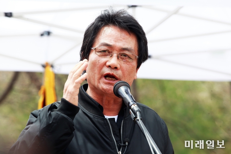10일 오후 서울 은평구 북한산 야외 캠프장에서 개최된 월남참전전국유공자총연맹, 지도자 취임식 및 2020 전반기 공공사업단 발대식에서 서영수 국민연대 의장 및 월남찬전유공자총연맹 감사가 발대식 개회사를 하고 있다./사진=장건섭 기자