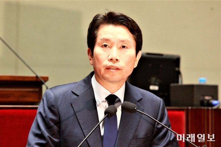 이인영 더불어민주당 원내대표가 20일 오후 서울 여의도 국회에서 열린 의원총회에서 발언을 하고 있다./사진=장건섭 기자