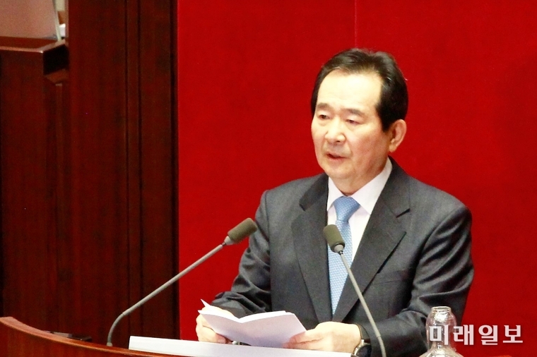 정세균 국무총리가 20일 오후 서울 여의도 국회에서 열린 국회 본회의에서 코로나19 사태 긴급재난지원금 지급을 위한 2차 추가경정예산안 편성 관련 시정연설을 하고 있다./사진=장건섭 기자