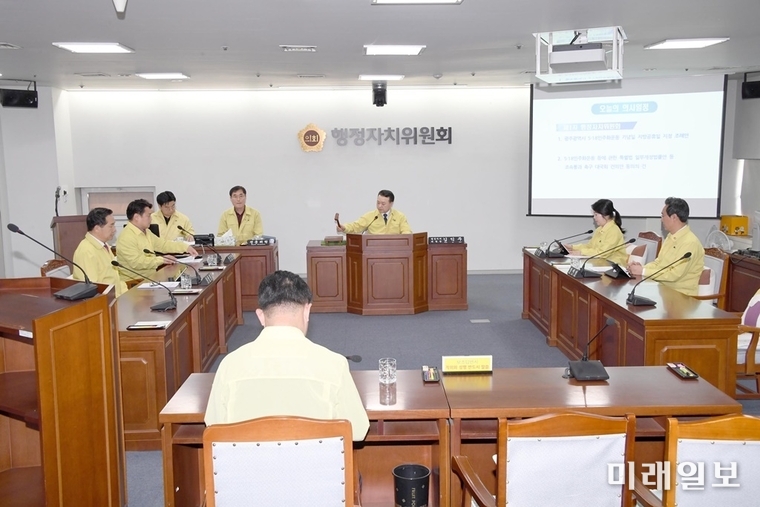 광주광역시의회는 오늘 제288회 광주광역시의회 임시회 제1차 본회의에서 5・18민주화운동을 왜곡·폄훼하는 세력을 단죄하는「5・18민주화운동 등에 관한 특별법 일부개정법률안」등의 조속한 통과를 국회에 강력히 촉구했다. / 사진=광주시의회 제공