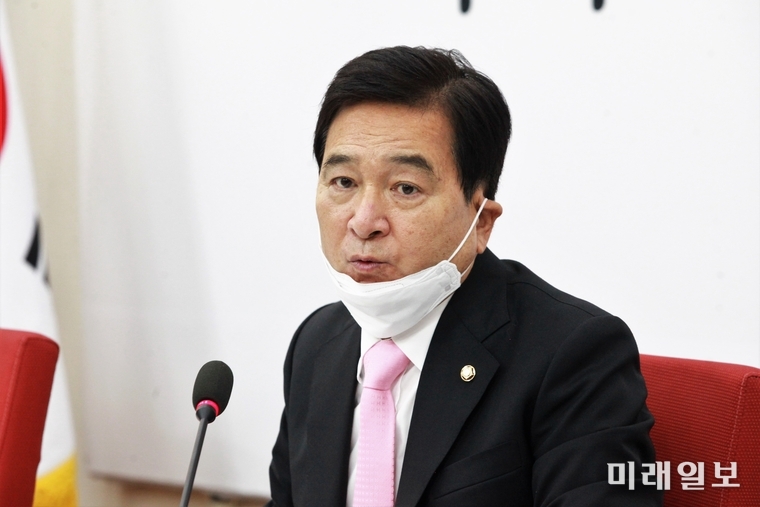 심재철 미래통합당 원내대표 겸 당대표 권한대행이 7일 오전 서울 여의도 국회에서 열린 언론 간담회에서 질문에 대답하고 있다./사진=장건섭 기자