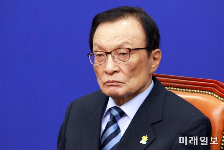 이해찬 더불어민주당 13일 오전 서울 여의도 국회에서 열린 최고위원회의에 참석하고 있다./사진=장건섭 기자