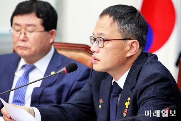 박주민 더불어민주당 최고위원이 13일 오전 국회에서 열린 당 최고위원회 회의에서 발언하고 있다./사진=장건섭 기자