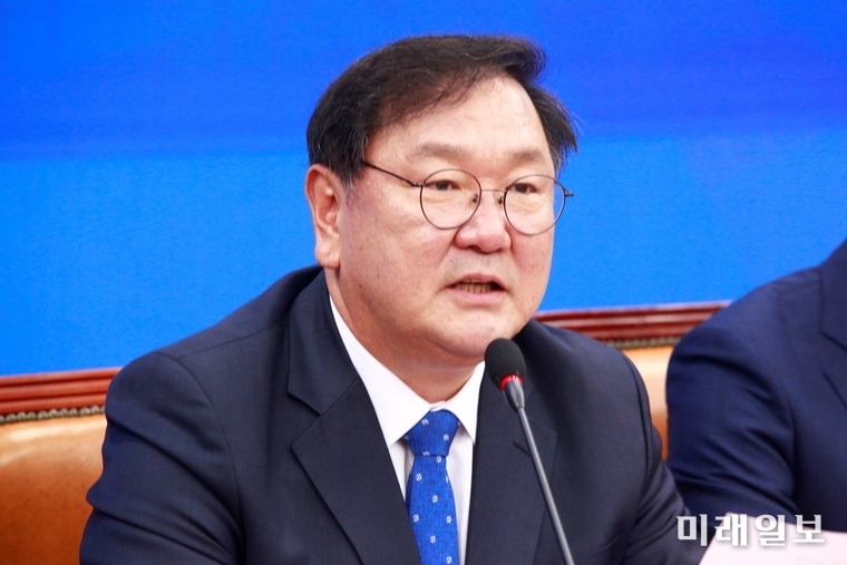 김태년 더불어민주당 원내대표가 26일 오전 서울 여의도 국회에서 열린 원내대책회의에서 모두발언하고 있다./사진=장건섭 기자