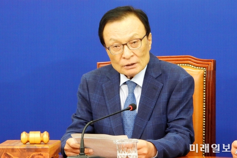 이해찬 더불어민주당 대표가 1일 오전 서울 여의도 국회에서 열린 최고위원회의에서 발언하고 있다./사진=장건섭 기자