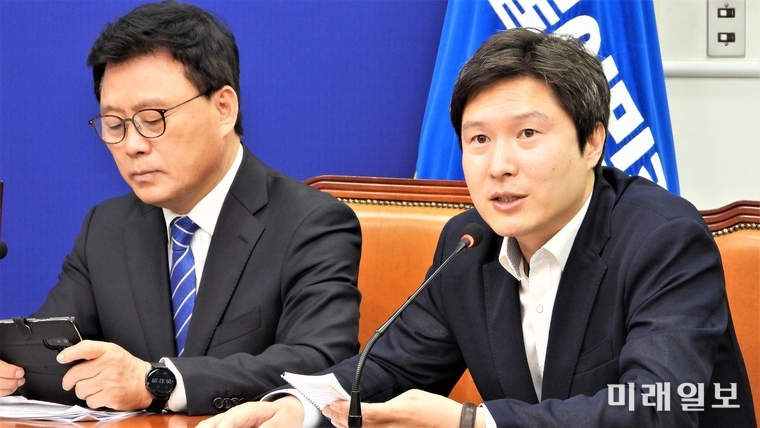 김해영 더불어민주당 최고위원(오른쪽)이 1일 오전 서울 여의도 국회에서 열린 최고위원회의에서 발언하고 있다./사진=장건섭 기자