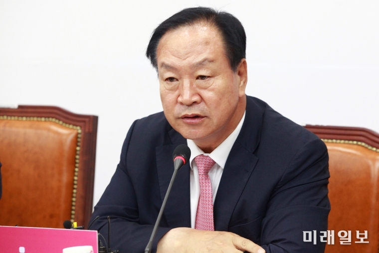 16일 오후 서울 여의도 국회에서 개성 남북공동연락사무소 폭파와 관련해 열린 미래통합당 외교안보특별위원회 긴급회의에서 한기호 의원이 발언하고 있다./사진=장건섭 기자