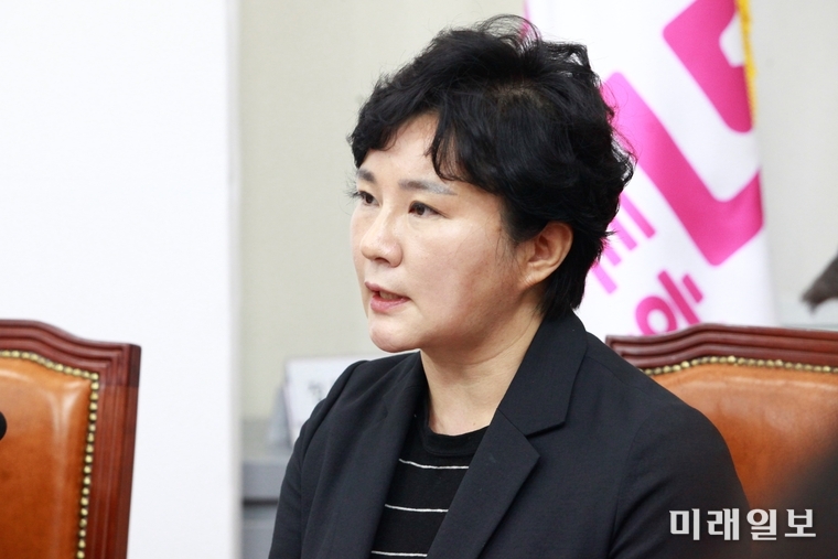 16일 오후 서울 여의도 국회에서 개성 남북공동연락사무소 폭파와 관련해 열린 미래통합당 외교안보특별위원회 긴급회의에서 조수진 의원이 발언하고 있다./사진=장건섭 기자