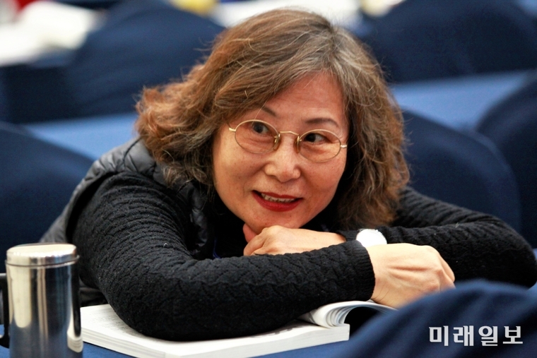 최근 현대문학에서 페미니스트 소설의 시조 격으로 평가받고 있는 문제작 ⸢절반의 실패⸥와 ⸢오늘도 나는 이혼을 꿈꾼다⸥를 나란히 복간한 이경자 작가./사진=장건섭 기자