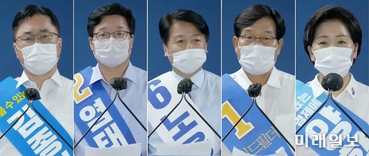29일 오후 서울 여의도 더불어민주당 당사에서 열린 '제4차 전국대의원대회'에서 선출된 신임 최고위원들이 당선 인사를 하고 있다. (왼쪽부터), 김종민, 염태영, 노웅래, 신동근, 양향자 최고위원./사진=민주당 제공