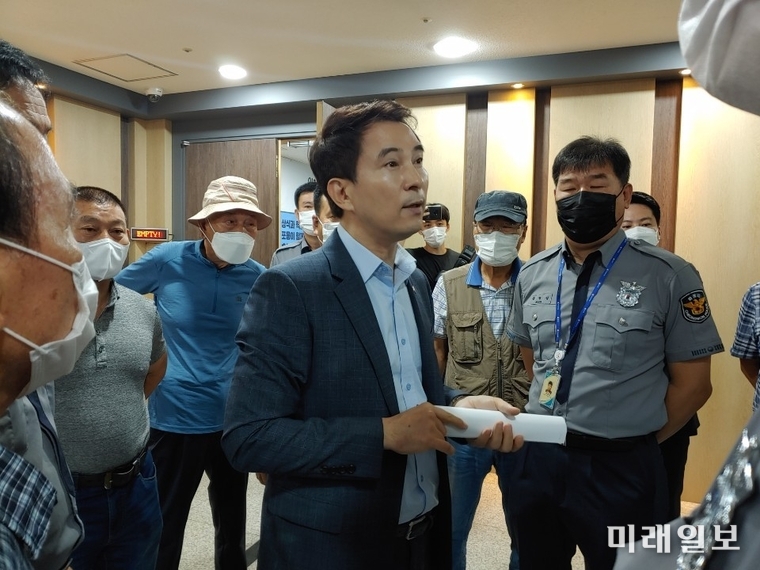 서철모 화성시장이 추진위의 면담 요청에 대해 '법 대로'하라면서 거부하고 있다./사진=인터넷언론인연대