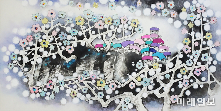 김기나 작가의 '臥遊山水(와유산수)-매화마을'•68.5×136cm•수묵채색•2020./사진=김기나 작가