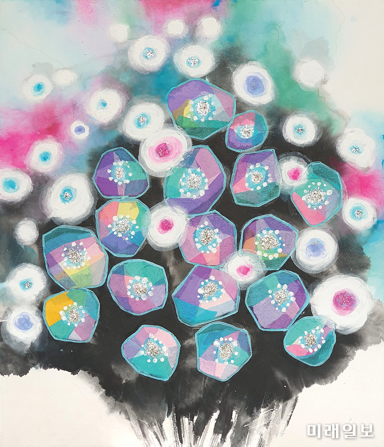 김기나 작가의 '꽃을 피우다2020-3' 56×43cm•수묵채색+mixed media•2020./사진=김기나 작가