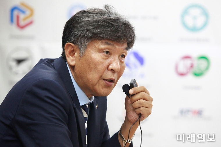 조용식 소상공인연회회 인재영입위원장이 지난 8월 27일 오후 서울 동작구 신대방동 소상공인연합회 회의실에서 가진 기자 간담회에서 발언하고 있다./사진=장건섭 기자