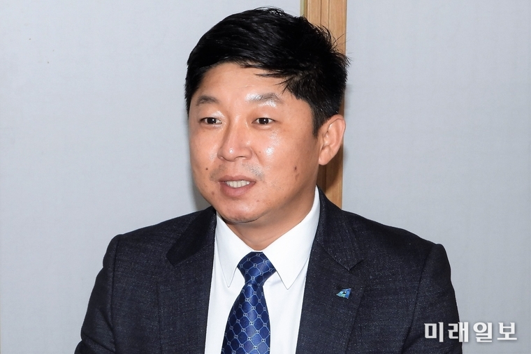 오는 9일과 10일 치러지는 더불어민주당 청년위원장 경선에 뛰어 든 김영수 충청남도도지사 청년정책특별보좌관이 4일 오후 서울 여의도 모처에서 인터넷언론인연대 특별 취재본부와 인터뷰를 하고 있다./사진=장건섭 기자