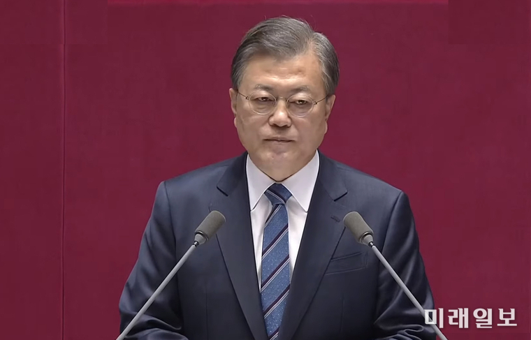 문재인 대통령이 28일 오전 서울 여의도 국회 본회의에서 2021년도 예산안 및 기금운용 계획안에 대한 정부의 시정연설을 하고 있다./사진=공동취재단