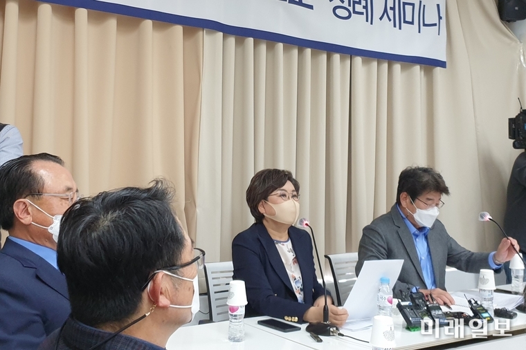 이혜훈 국민의힘 전 의원이 19일 오후 서울 마포구 마포현대빌딩에서 열린 마포포럼 제13차 정례 세미나에서 서울시장 보권선거 출마 공식선언과 정책 공약 구상을 밝히고 있다./사진=이진화 기자