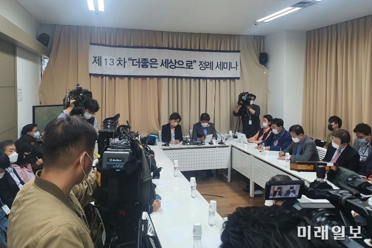 이혜훈 국민의힘 전 의원이 19일 오후 서울 마포구 마포현대빌딩에서 열린 마포포럼 제13차 정례 세미나에서 서울시장 보권선거 출마 공식선언과 정책 공약 구상을 밝히고 있다./사진=이진화 기자