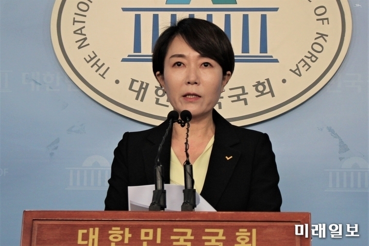 정호진 정의당 수석대변인은 20일 오전 서울 여의도 국회 소통관에서 인천 남동공단 화재 관련 기자회견을 열었다./사진=장건섭 기자