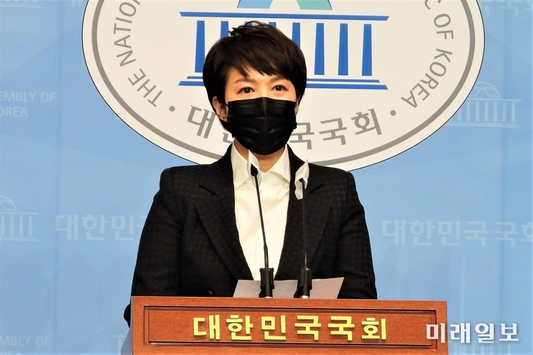 김은혜 국민의힘 대변인이 7일 오후 서울 여의도 국회 소통관에서 변창흠 국토교통부 장관 내정자 관련 논평을 발표하고 있다./사진=장건섭 기자