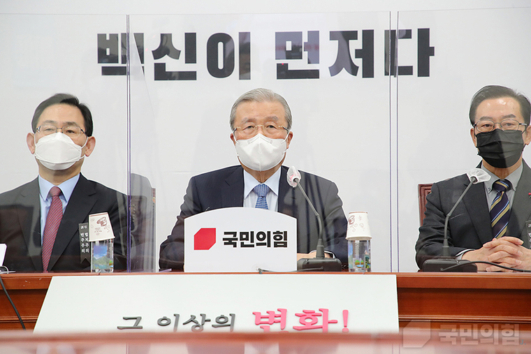김종인 국민의힘 비상대책위원장이 13일 오전 여의도 국회 본청에서 가진 '코로나19 대책 특별위원회' 긴급회의에 참석해 인사말씀을 하고 있다./사진=국민의힘