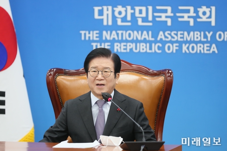 박병석 국회의장이 7일 오전 문재인 대통령 주최로 청와대에서 화상으로 진행된 '2021년 신년인사회'에 참석하고 있다./사진=국회의장실 제공