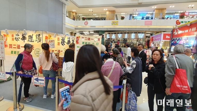 신종 코로나바이러스 감염증(코로나19) 발생 이전인 지난 2019년 12월 홍콩의 관광지에 여행객들로 붐비고 있다. 사진은 본문 내용과 관련이 없음./사진=홍콩/장건섭 기자