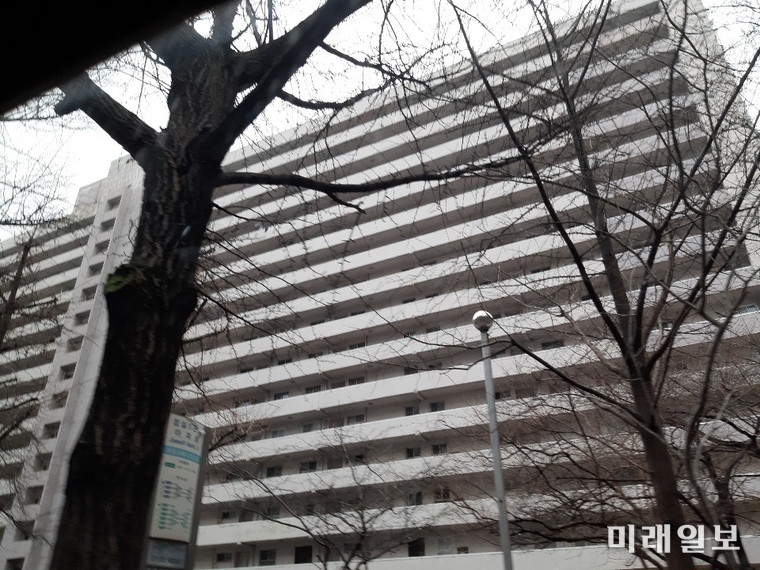 강남권의 대표적인 중층재건축 단지인 잠실주공5단지 전경./사진=인터넷언론인연대