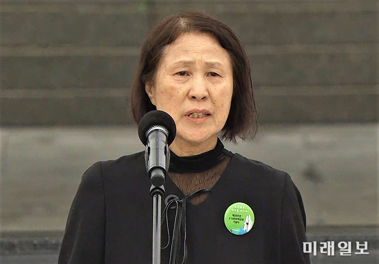 전옥주 여사가 지난 2018년 5·18 민주화운동 38주년 기념식에서 참석, 당시의 가두방송 내용을 재연하고 있다./사진=미래일보 DB