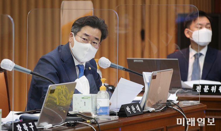박찬대 더불어민주당 의원에 따르면 최근 5년간 국가보훈처에서 발굴한 독립운동가는 총 2,496명에 그치는 것으로 나타났다. 지난 2년간 인천대 독립운동사연구소에서 발굴한 독립운동가가 2,376명인 것에 비해 상당히 저조한 수치이다./사진=박찬대 의원실 제공