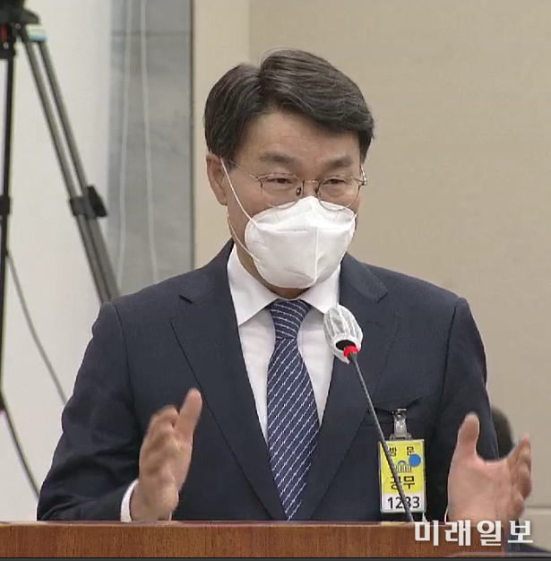 최정우 포스코 회장이 지난 2월 22일 서울 여의도 국회에서 열린 제384회국회(임시회) 제04차 환경노동위원회에서 의원의 질문에 답변하고 있다./사진=국회의사중계국