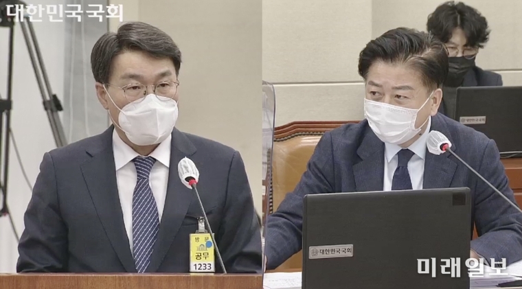 최정우 포스코 회장(왼쪽)이 지난 2월 22일 서울 여의도 국회에서 열린 제384회국회(임시회) 제04차 환경노동위원회에서 노웅래 더불어민주당 의원의 질문에 답변하고 있다./사진=국회의사중계국