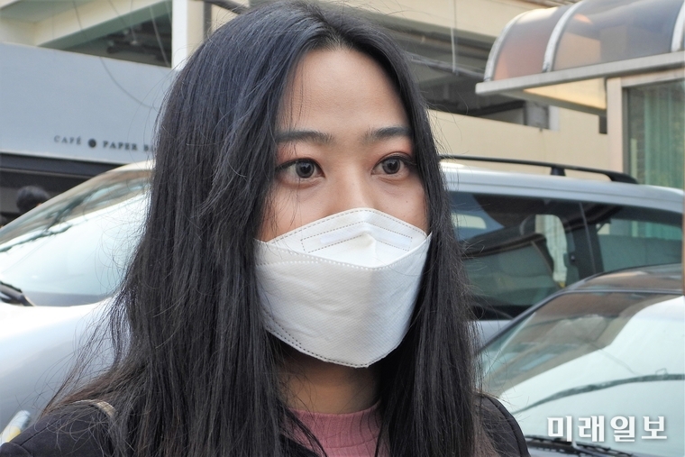 10일 오전 서울 용산구 주한 미얀마대사관 앞에서 열린 '미얀마 민주주의와 평화 회복을 위한 대한민국 국회의원-재한 미얀마 시민사회단체 공동 기자회견'에서 녜잉뺴잉송 재한 미얀마 봄 혁명 지지자들 대표가 미얀마 연대 호소 발언을 하고 있다./사진=장건섭 기자