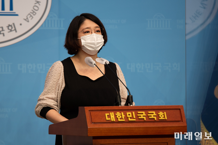 용혜인 기본소득당 의원(비례대표)이 31일 서울 여의도 국회 소통관에서 서울시장 후보 토론회 관련 브리핑을 하고 있다./사진=용혜인 의원실