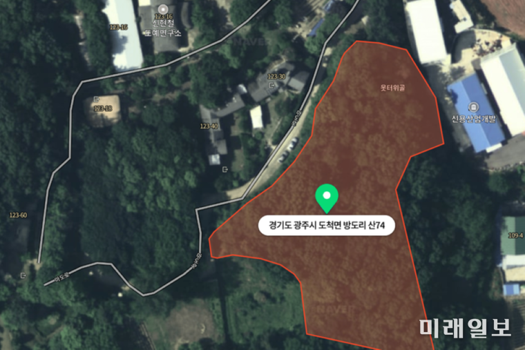 종갱신 명목으로 베어내기 전의 경기도 광주시 도척면 방도리 산74 일대 위성 사진이다. 상당히 우수한 산림상태를 유지하고 있음을 알 수 있다./사진=인터넷언론인연대