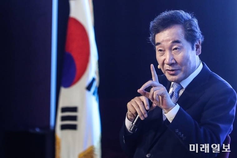 이낙연 더불어민주당 전 대표가 8일 광주광역시 김대중센터에서 열린 '신복지광주포럼' 발족식에 참석해 특별강연을 하고 있다./사진=이낙연 의원실