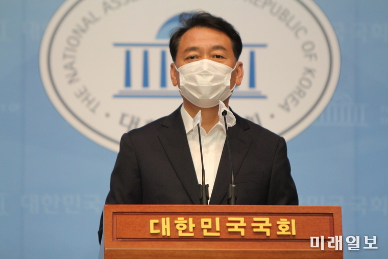 7월 초 예비경선을 앞두고 블록체인 기반 온라인 조사로 정책을 평가받겠다고 밝힌 더불어민주당 대권주자인 이광재 의원./ⓒ미래일보