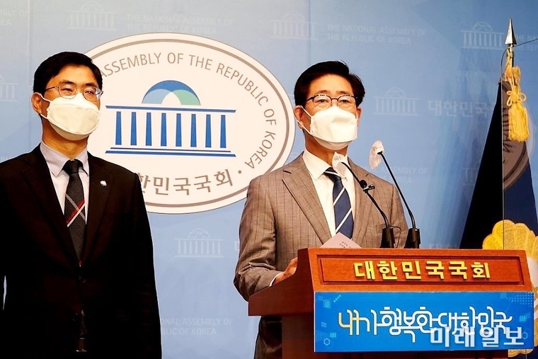 대선 출마를 선언한 양승조 충남도지사가 27일 서울 여의도 국회 소통관에서 직무수행 기간만큼 사정기관 고위공직자의 선거 출마를 제한하는 '윤석열·최재형 방지법' 공약 발표를 하고 있다./ⓒ미래일보