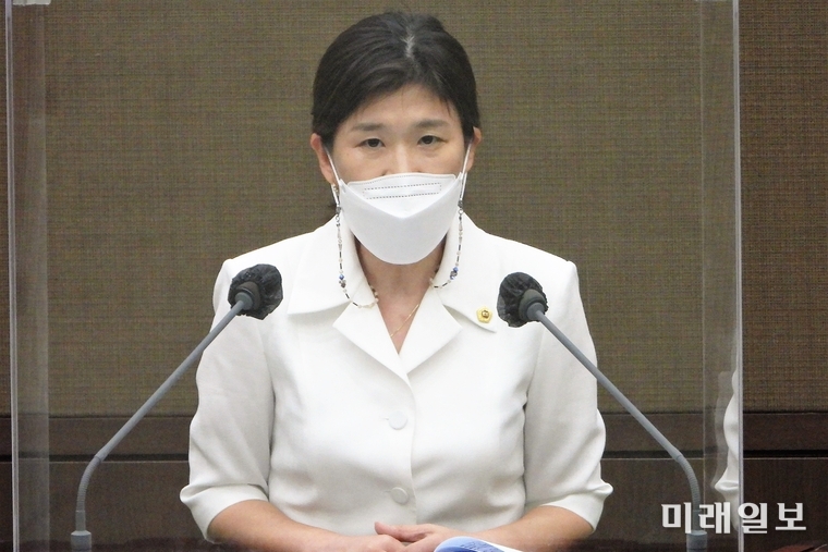 김경 서울시의회 의원(보건복지위원회, 더불어민주당, 동작2)가 지난 10일 제302회 임시회 제4차 본회의에서 역학조사관의 처우 개선과 인력의 체계적인 양성 방안을 제안하는 5분 자유발언을 진행하고 있다./사진=장건섭 기자