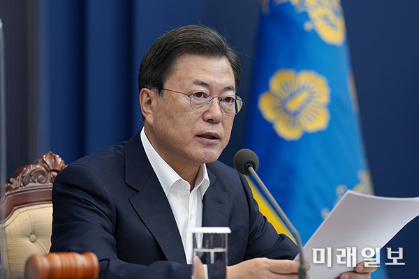 문재인 대통령이 9일 오전 청와대에서 열린 국무회의에서 발언하고 있다./사진=청와대 제공