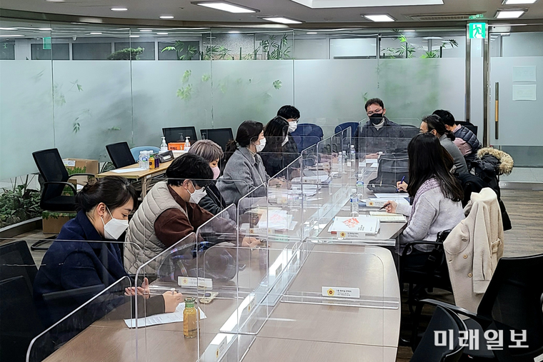 양민규 서울시의회 의원(더불어민주당, 영등포4)이 14일 서울특별시의회 제5회의실에서 지역교육복지센터 운영체계 개선을 위한 간담회를 개최하고 있다./사진=서울시의회
