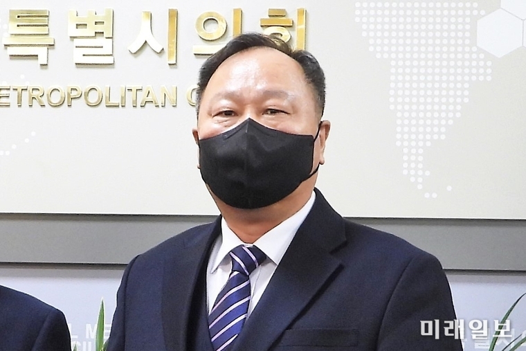 김인호 서울특별시의회 의장./사진=장건섭 기자