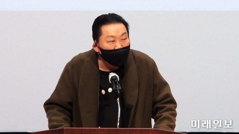 이경제 한의원 원장(래오이경제 대표이사)이 임영수 전남도의회 의원의 자전적 에세이 '임영수의 특별한 선물, 인생수첩' 출판기념회가 19일 오후 보성문화예술회관에서 개최된 가운데 축사를 하고 있다./사진=장건섭 기자