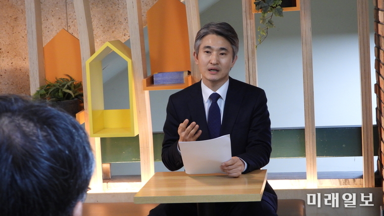 김인제 서울시의원이 31일 오후 서울시청 서소문청사 2동 2층 서울시의회 출입기자실에서 기자회견을 열고 "절박한 민생 현장에서 완전히 새로운 구로 미래를 열어가겠다"고 밝혔다./사진=장건섭 기자
