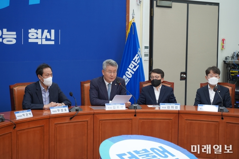 김회재 더불어민주당 의원이 4일 서울 여의도 국회에서 열린 윤석열 정권의 '정치보복 수사' 대응, 민주당 '정치보복 수사 대책위원회'위원 겸 간사 역할을 맡고 첫 회으ㅟ에서 발언하고 있다./ⓒ미래일보