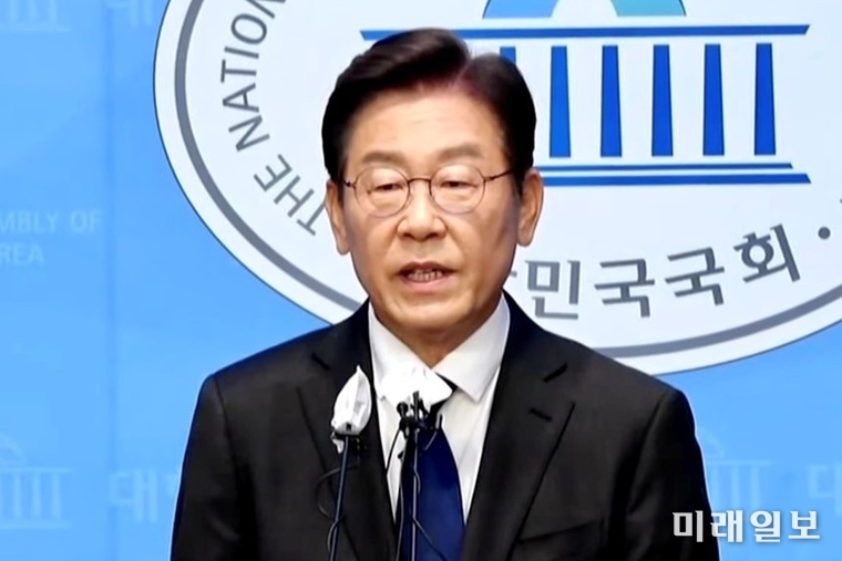 이재명 더불어민주당 의원이 17일 오후 서울 여의도 국회 소통관에서 당대표 출마선언을 하고 있다./ⓒ미래일보