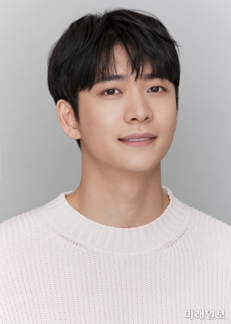 드라마 '이상한 변호사 우영우’에서 남주인공인 이준호 역을 맡으며 호평을 받고 있는 배우 강태오./사진=희망브리지 제공