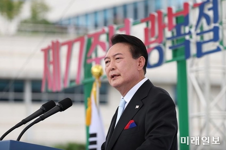 윤석열 대통령이 15일 오전 서울 용산 대통령실 잔디마당에서 열린 제77주년 광복절 경축식에서 경축사를 하고 있다./사진=대통령실 제공