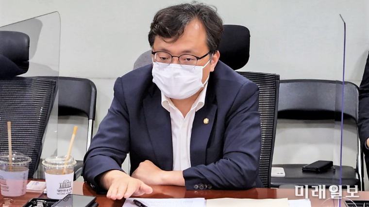 17일 문화예술계 기부 활성화를 위한 '조세특례제한법 일부개정법률안'을 대표발의한 이동주 더불어민주당 의원./ⓒ미래일보